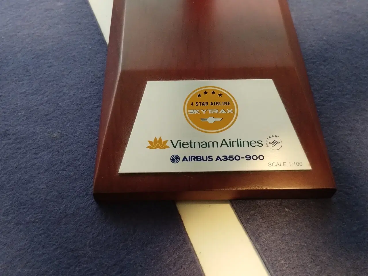 Billede 2 - Modelfly Vietnam a350-9. Skala 1:100