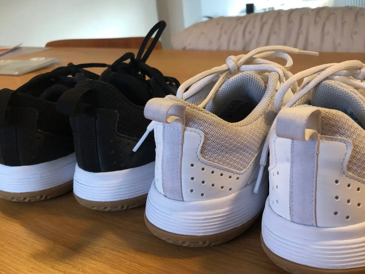 Billede 3 - 2 par Adidas indendørs sko