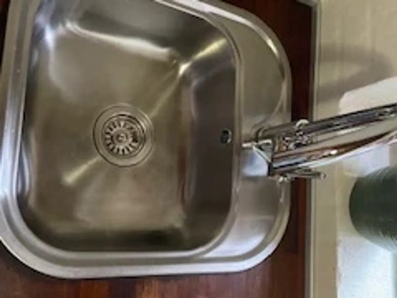 Billede 3 - Massiv træbordplade inkl. stålvask