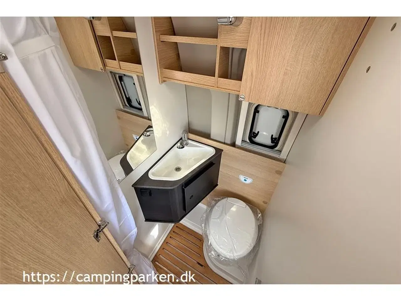 Billede 13 - 2025 - SunLight Cliff 602 Adventure Sunlight campervan i Adventure, under 6 meter, sort metallic, automatgear og meget udstyr!