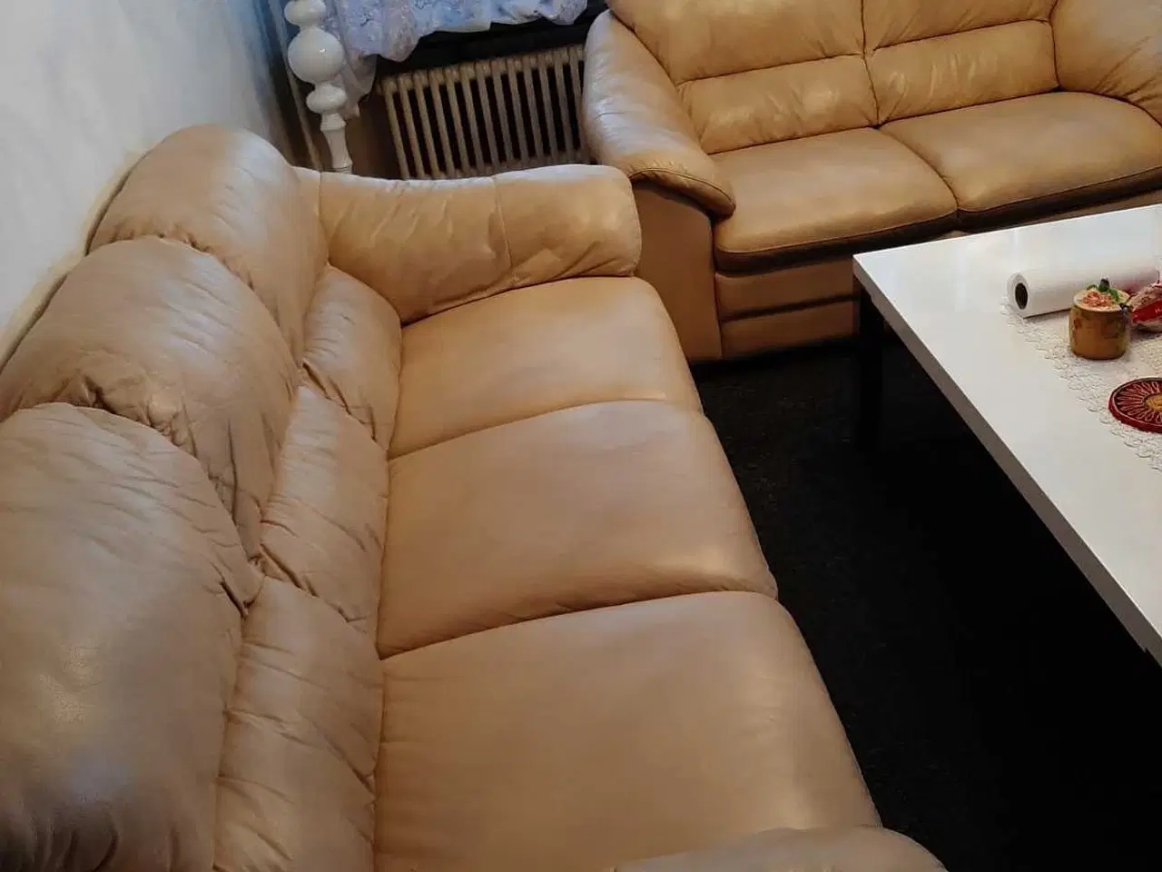 Billede 6 - Ældre beige lædersofasæt - 3+2, ok stand!