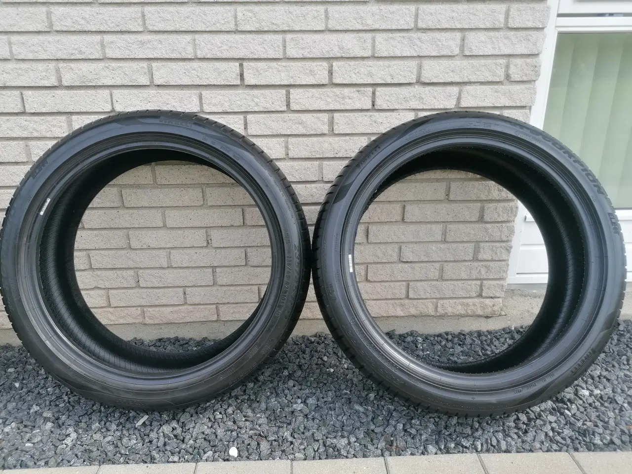 Billede 2 - 2 stk 235/45-21 Pirelli sommerdæk