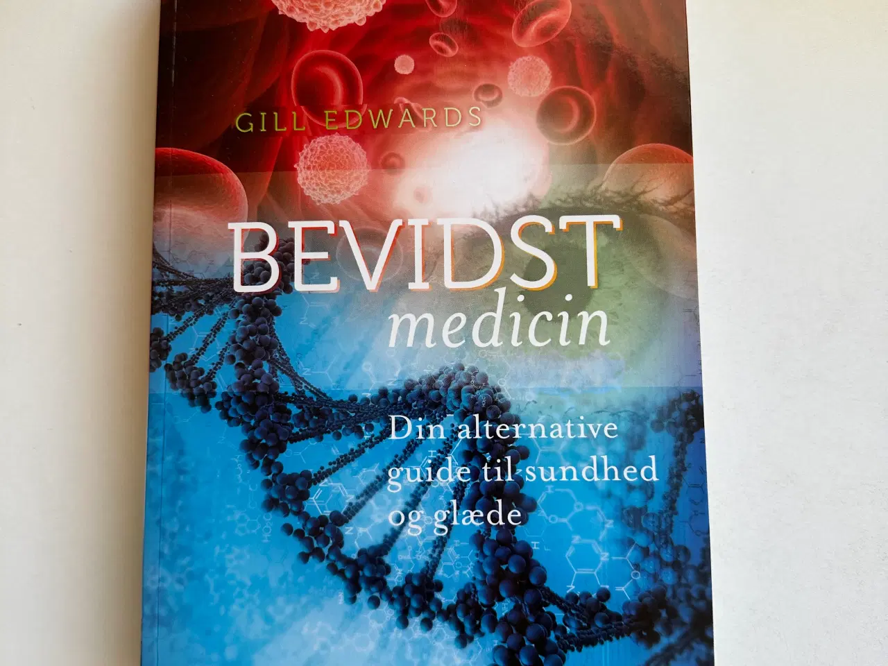 Billede 1 - Bog af Gill Edwards “Bevidst medicin”