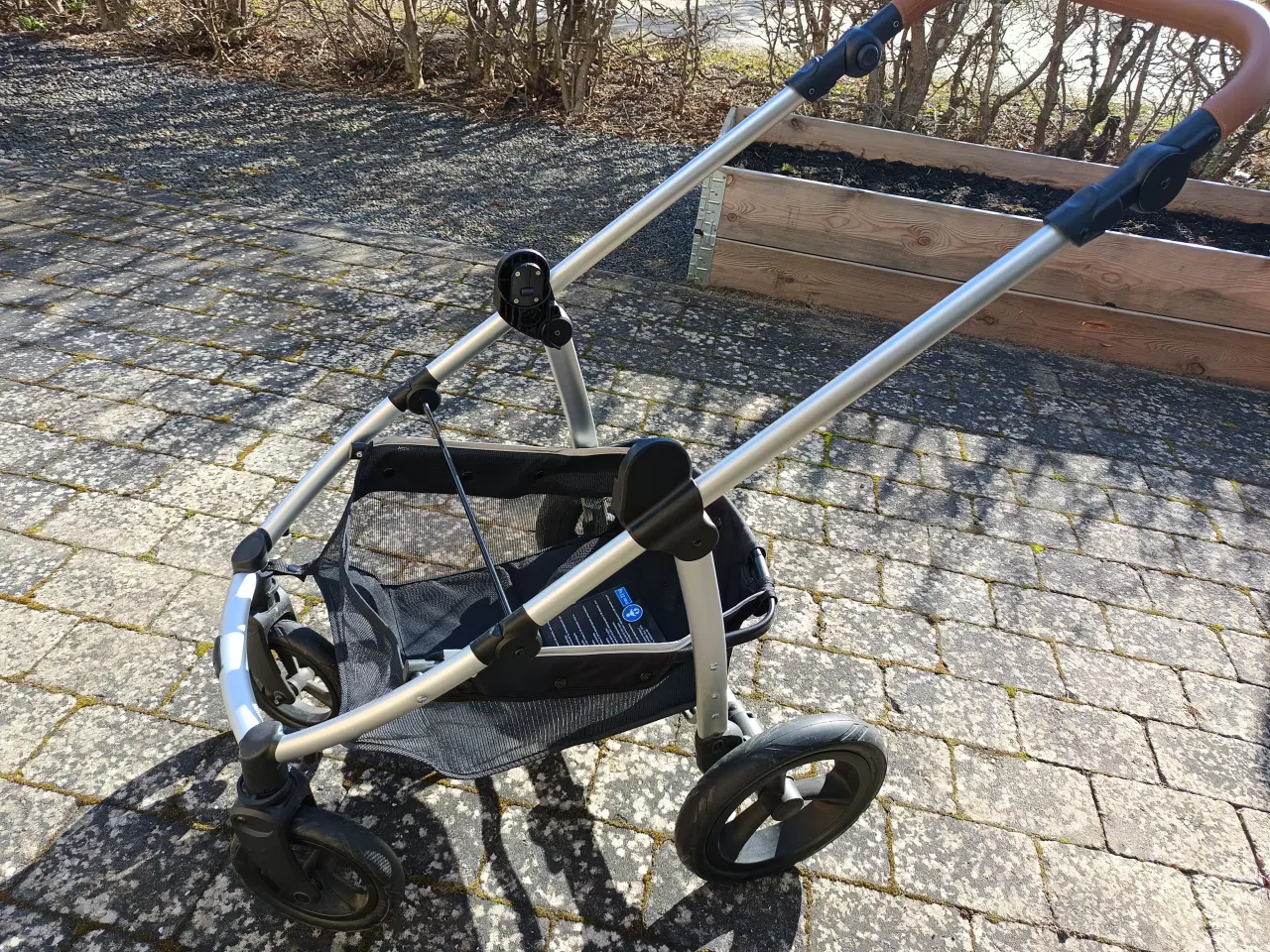 Billede 8 - Petite cherie  barnevogn duo plus autostol Cybex