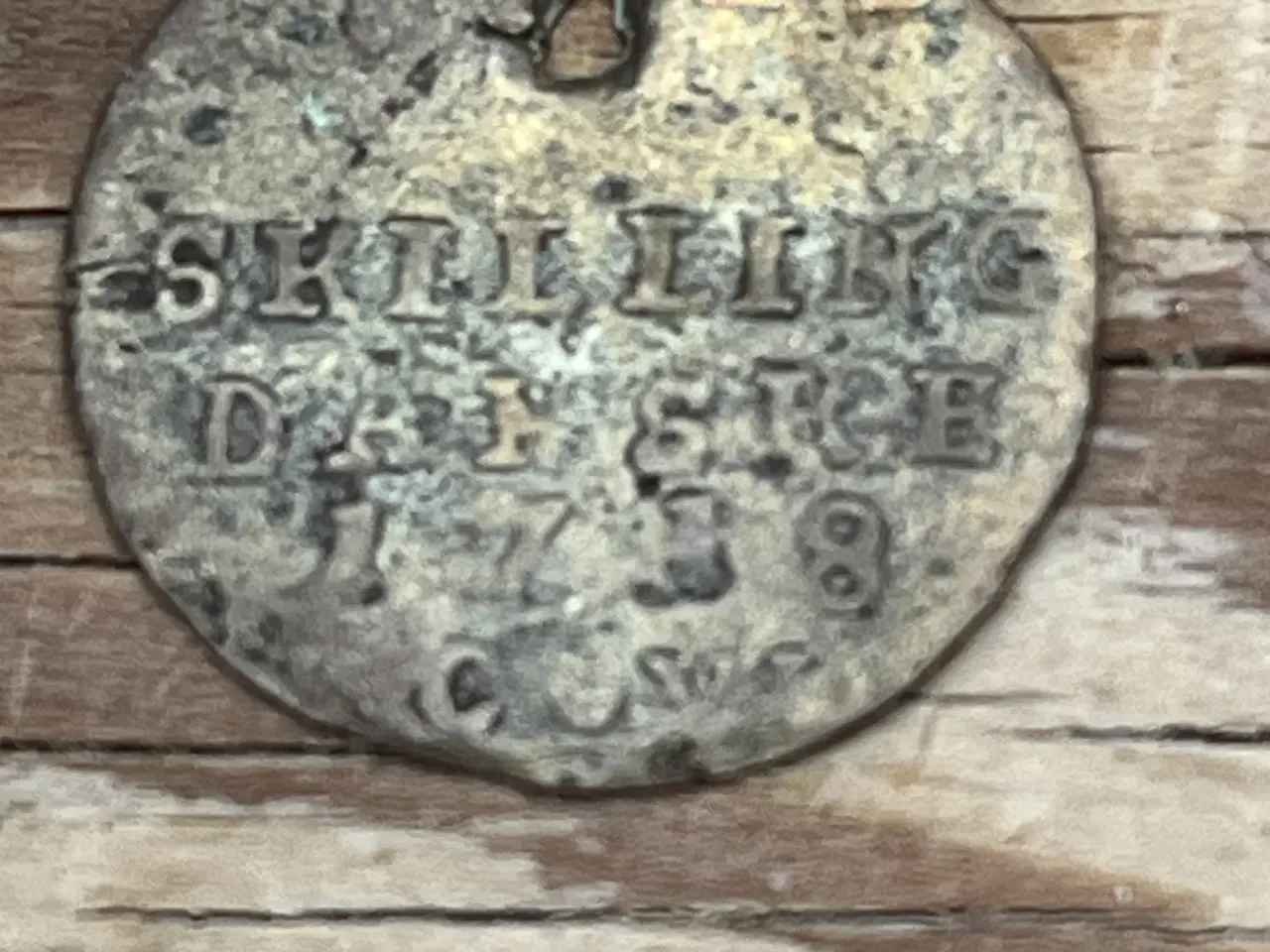 Billede 2 - Danske skilling 1718