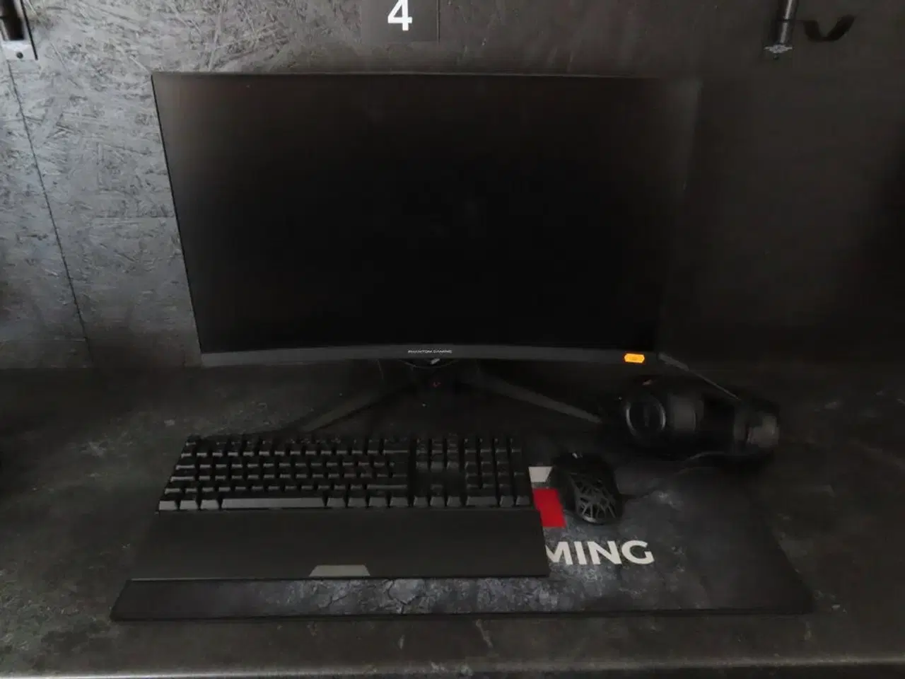 Billede 1 - 27" curved gaming monitor, ASROCK PHANTOM GAMING pg27f15rs1a