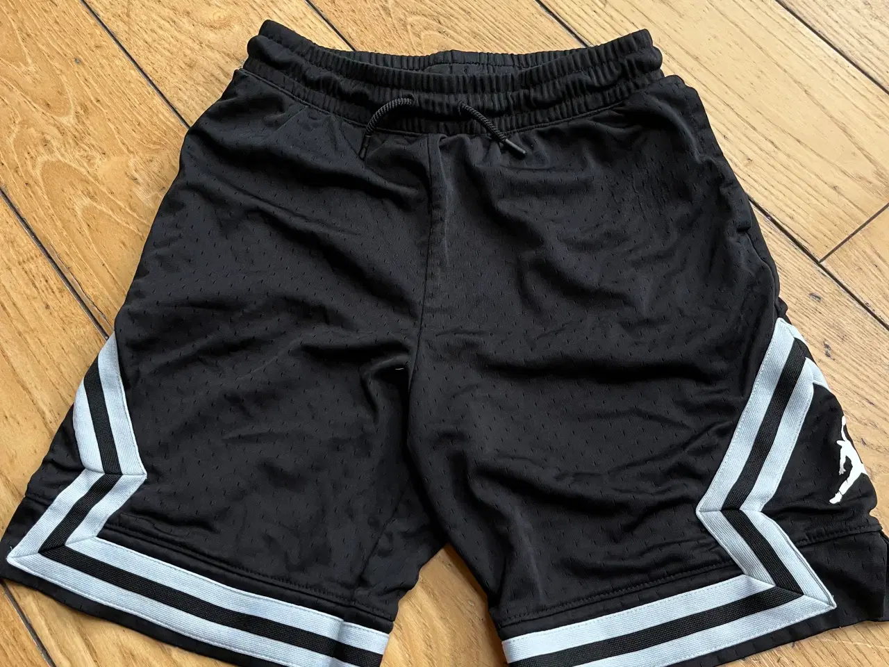 Billede 1 - Jordan shorts korte 12-14 år