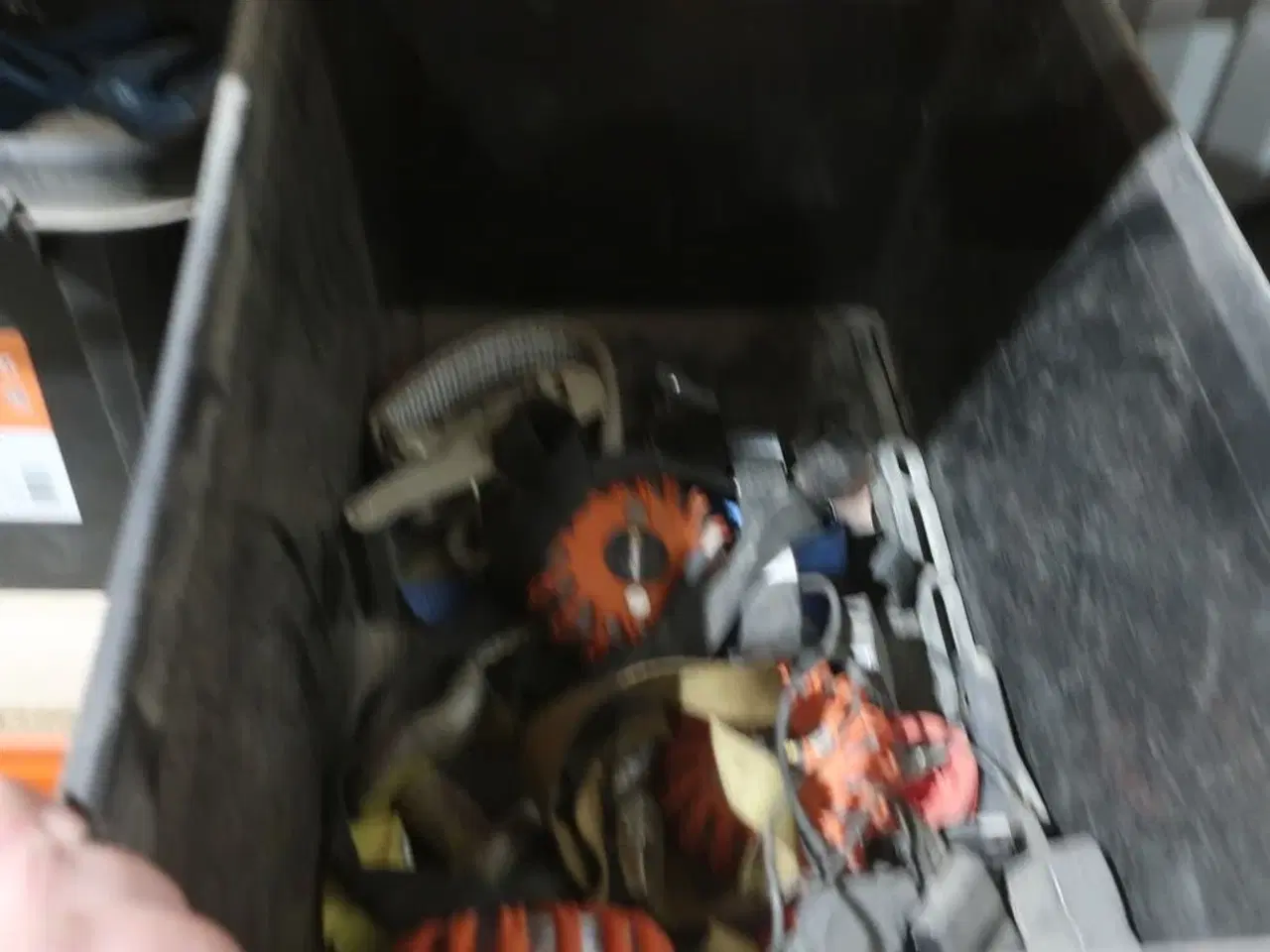 Billede 3 - Lagerreol med div. Værktøj og varelager