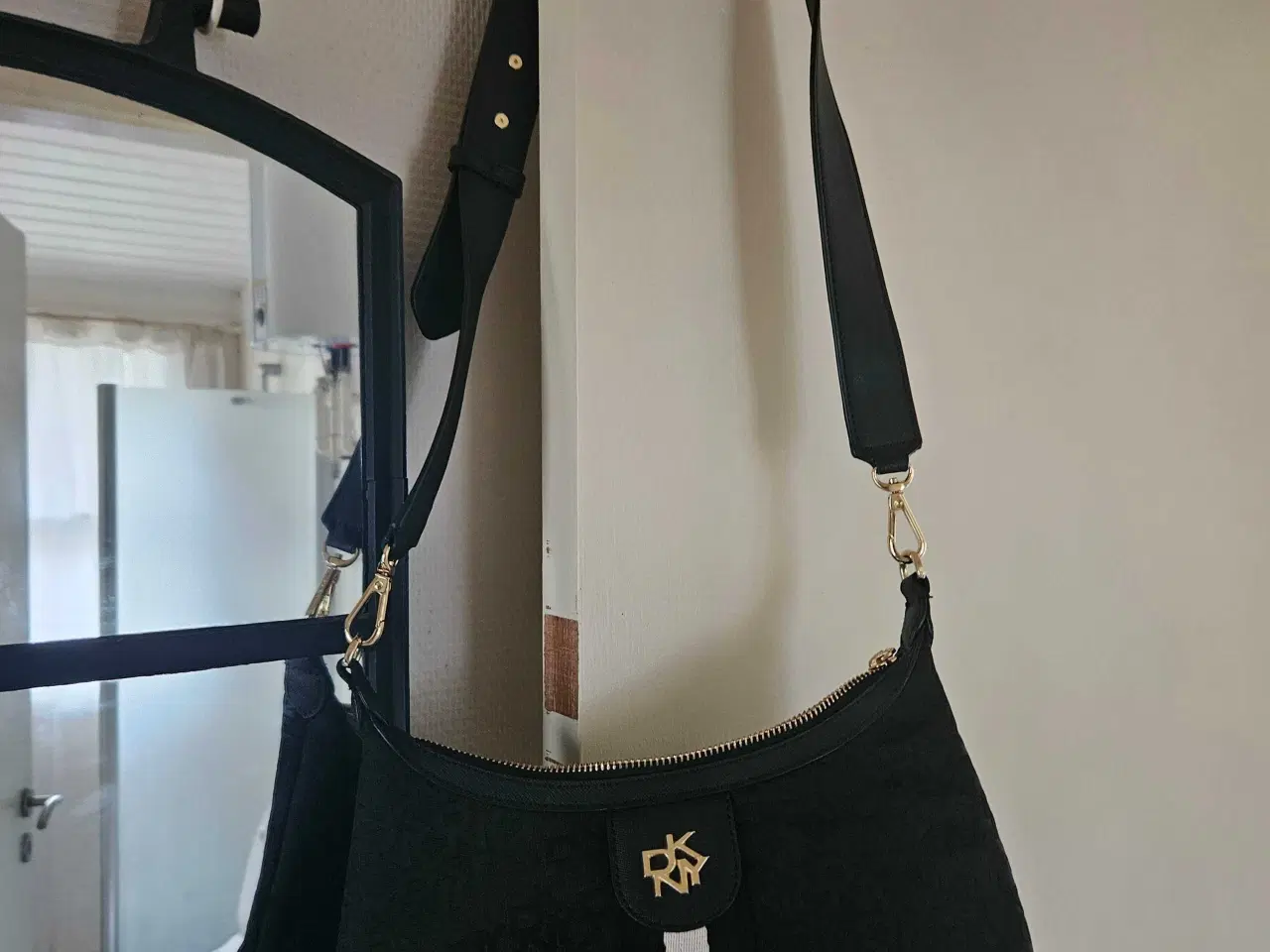 Billede 1 - DKNY sort taske