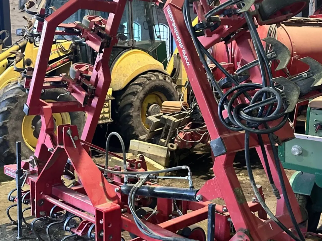 Billede 3 - Steketee 12 rækket. Der medføger plader til små afgrøder.