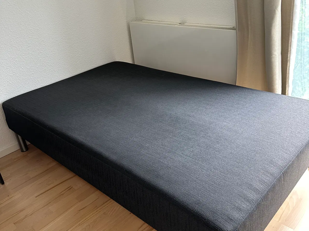 Billede 1 - Jysk Boxmadras Plus B20 sort 120x200cm