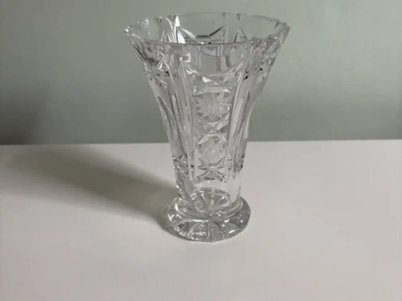 Billede 2 - Vintage krystalvase med håndsleben facetmønster