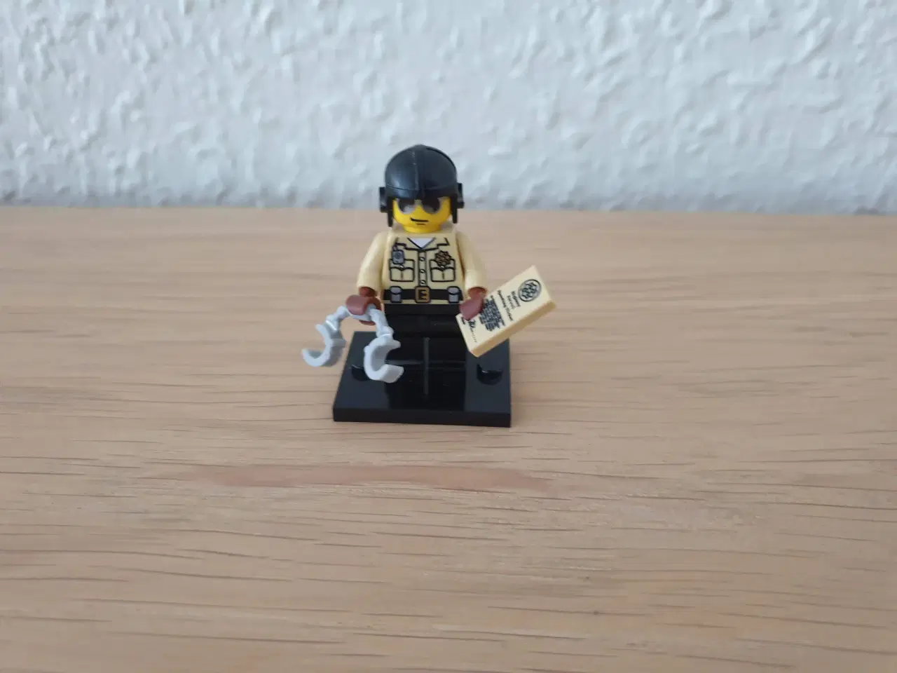Billede 1 - Lego minifugres 8684 færdselsbetjent sælges