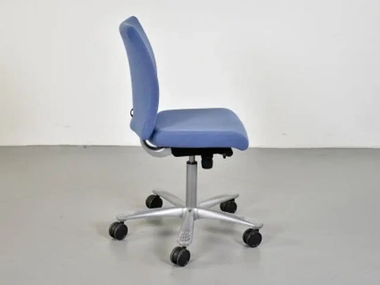 Billede 4 - Häg h04 credo 4200 kontorstol med lyseblåt polster og gråt stel