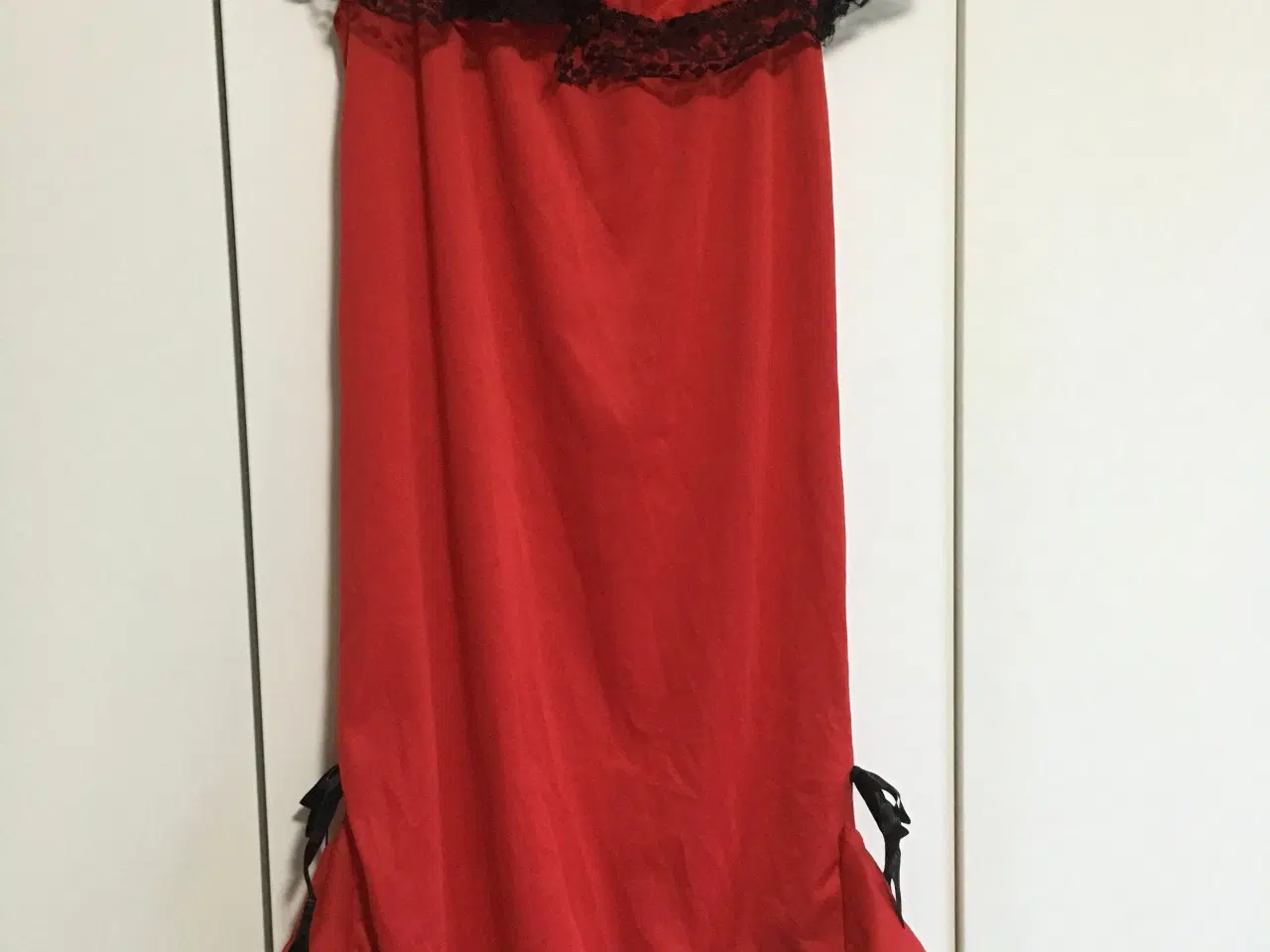 Billede 3 - Udklædnings kjole med hat - str. 140