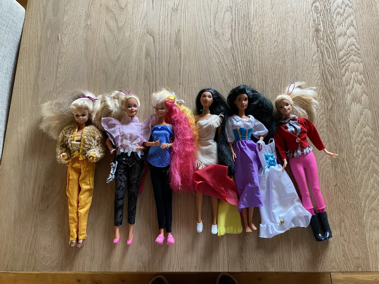 Billede 10 - Barbie dukker med tøj