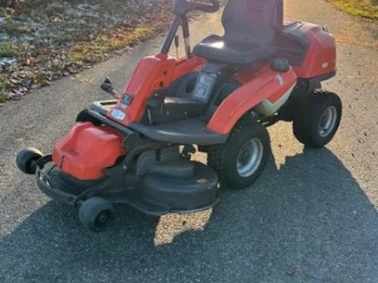 Billede 1 - Husqvarna R 214T AWD med 103 cm klippebredde