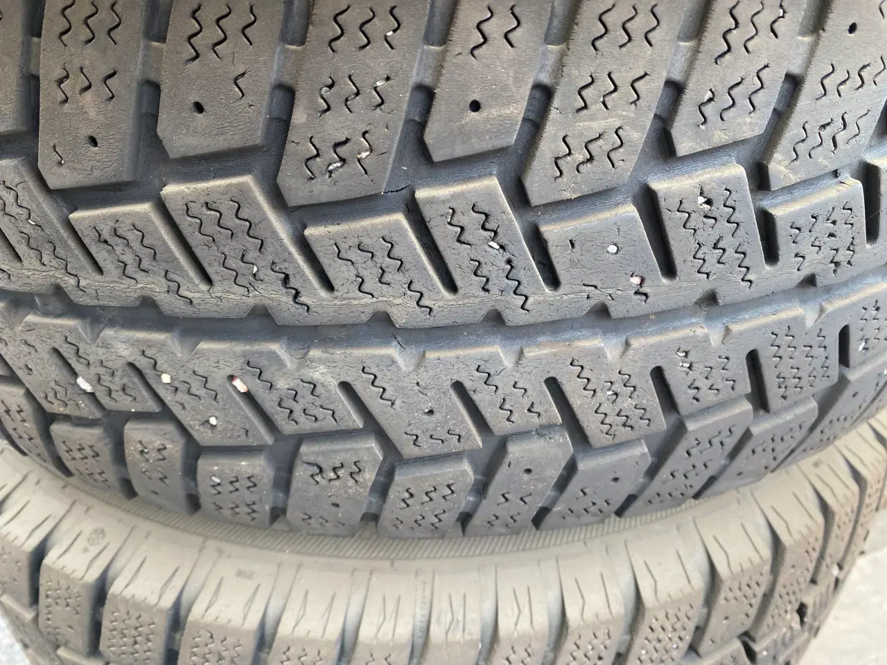 Billede 3 - Vinterdæk har sat på en Ford-transit kvalitet dæk