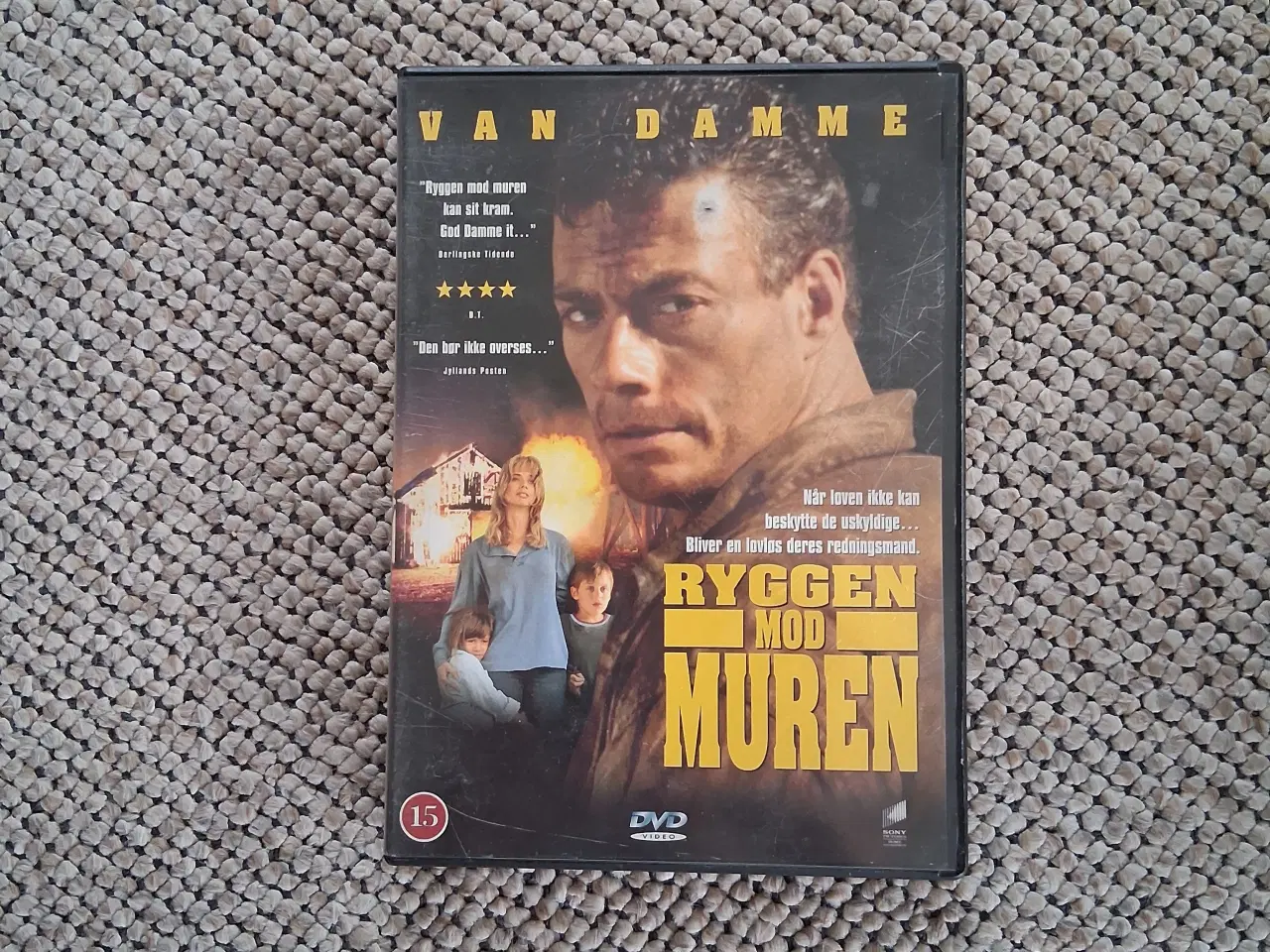 Billede 1 - Ryggen mod muren