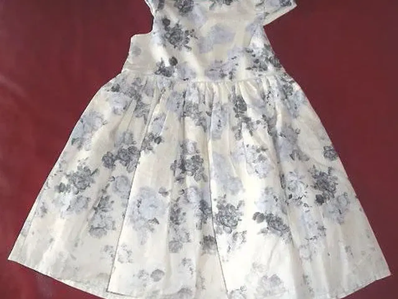 Billede 1 - Helt ny kjole