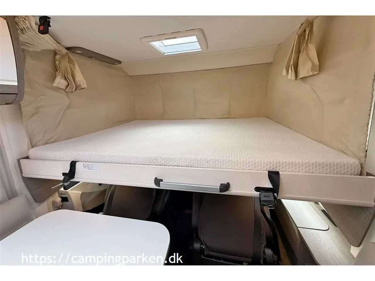 Billede 6 - 2018 - Dethleffs Magic Edition Silver   Dethleffs Magic Edition, kvalitetsvogn med eksklusivt udtryk, Automatgear, Hydrauliske støtteben og aircondition