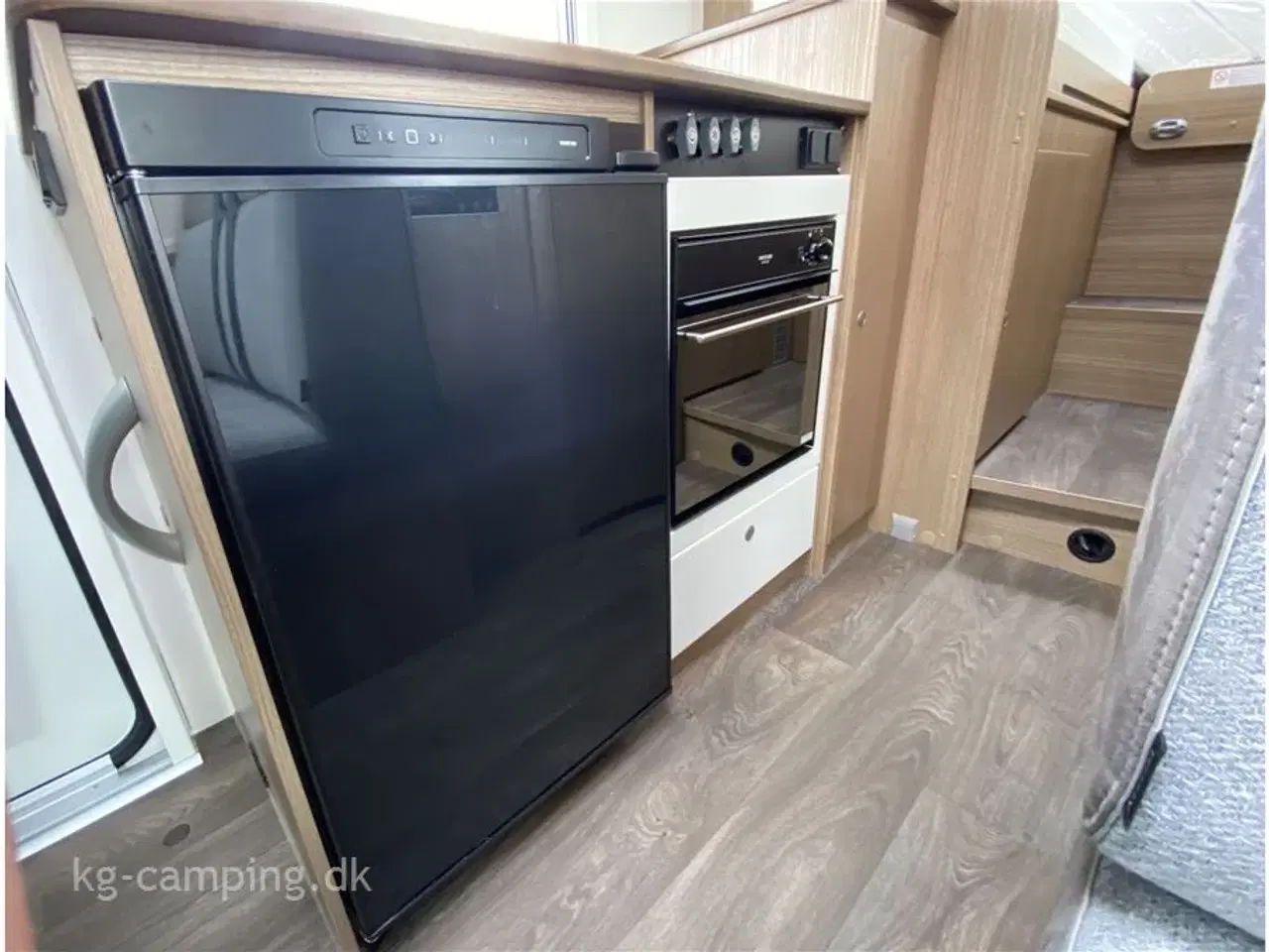 Billede 22 - 2022 - Carado V337 "15 Edition"   Ekstrem velholdt autocamper