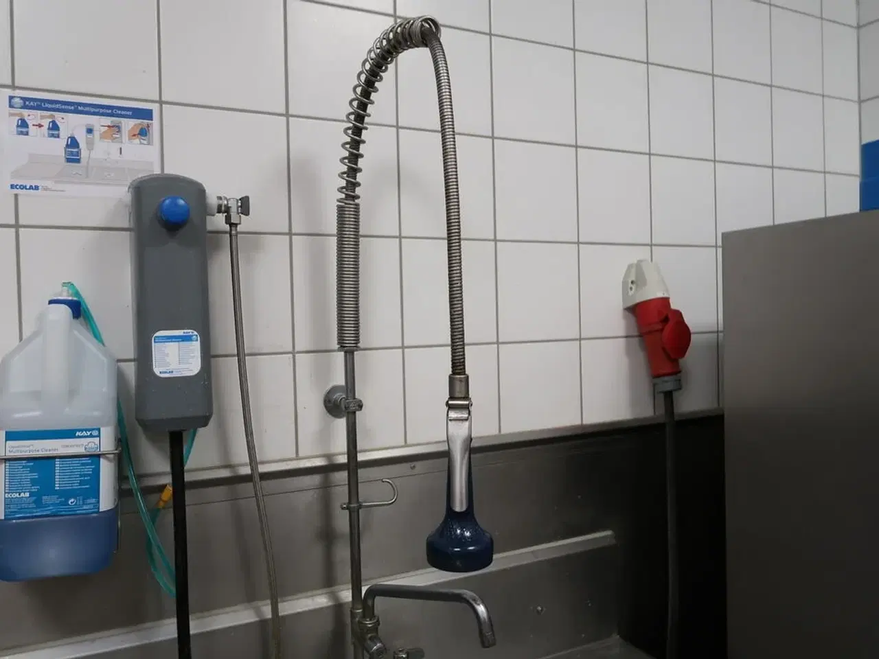 Billede 2 - Bord med vask og armatur