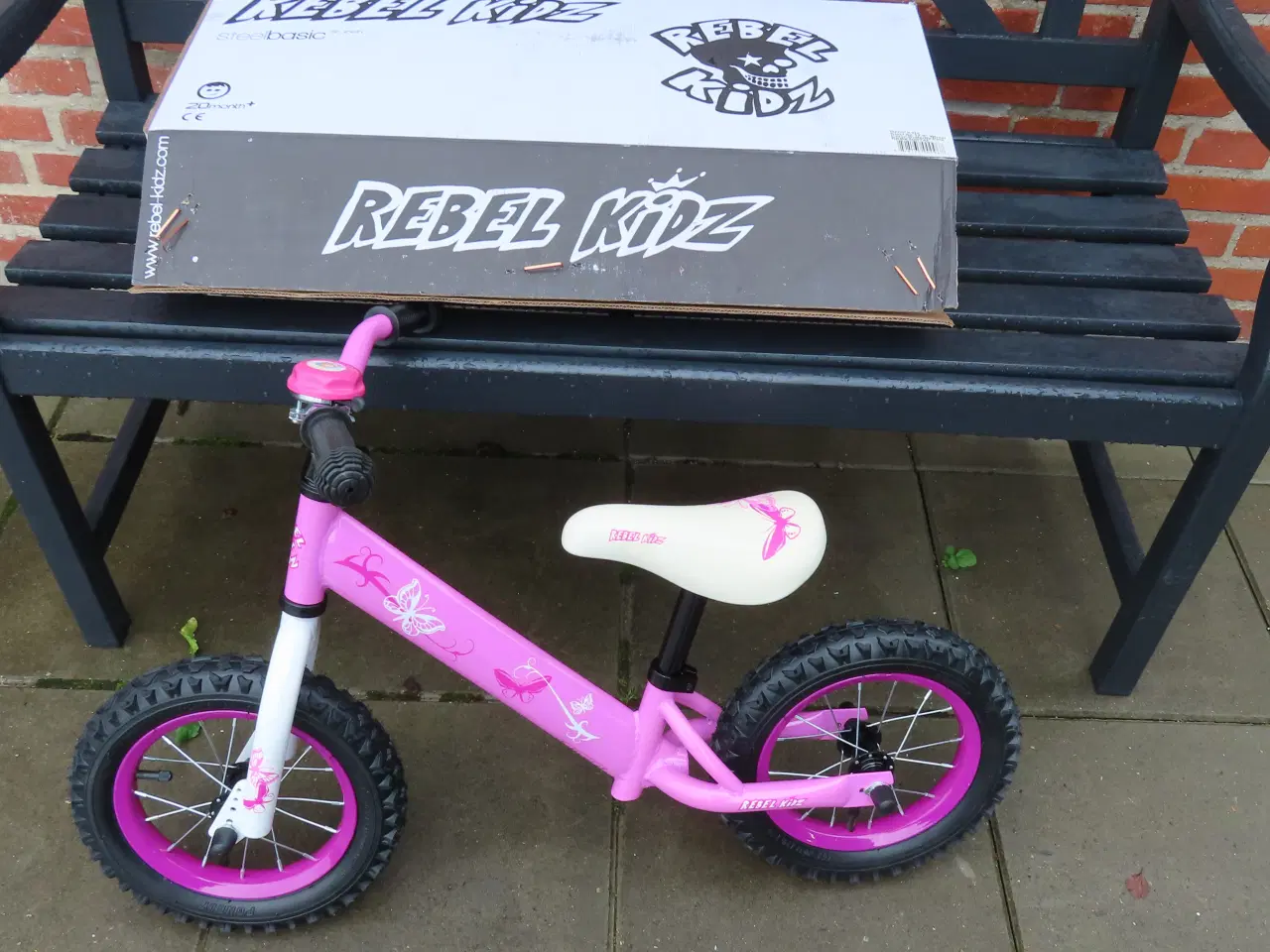 Billede 2 - Helt ny pink løbecykel 1-3 år. Hollandsk kvalitet