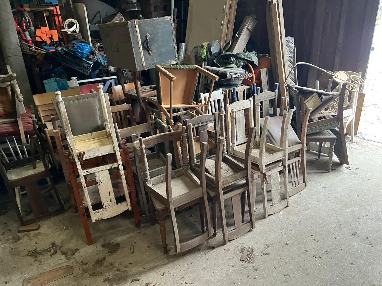 Billede 1 - Gamle køkken stole. 