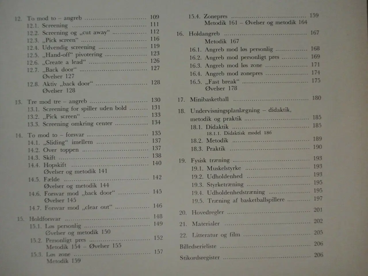 Billede 3 - instruktionsbog i basketball, af ernst jensen og h