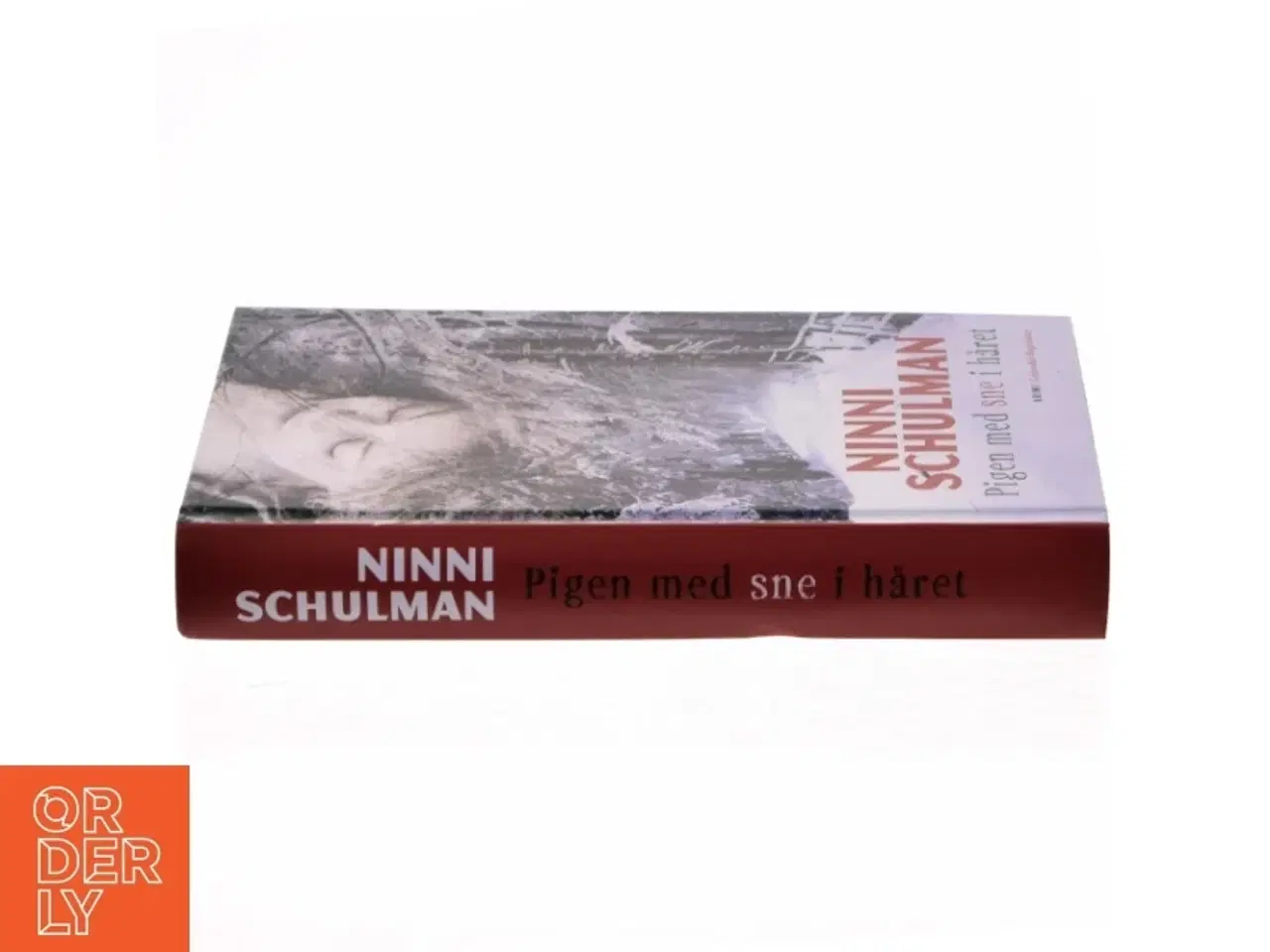 Billede 2 - Pigen med sne i håret : kriminalroman af Ninni Schulman (Bog)