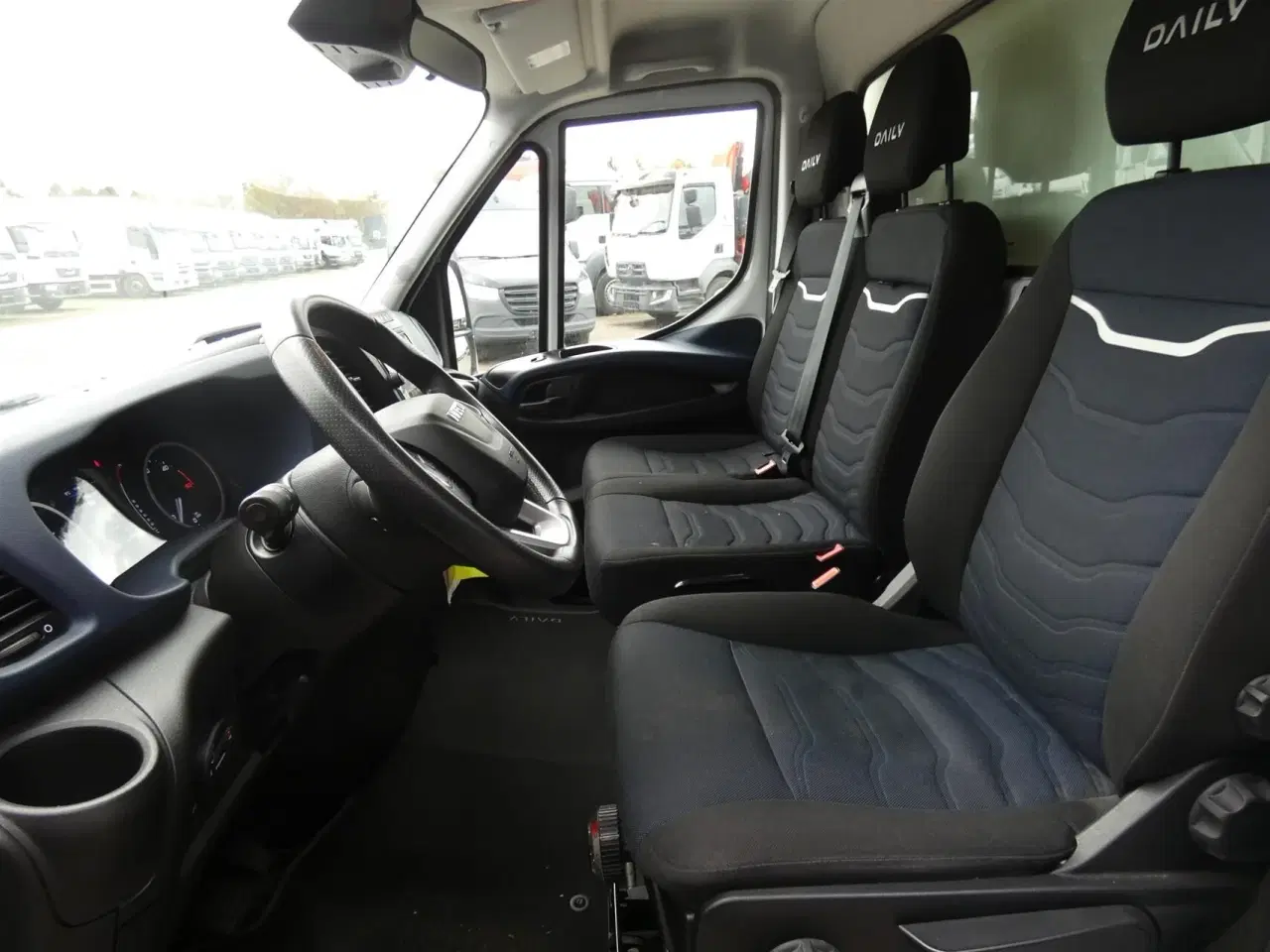 Billede 11 - Iveco Daily 35S16 3750mm 2,3 D m/Alukasse med lift Hi-Matic 156HK Ladv./Chas. 8g Aut.