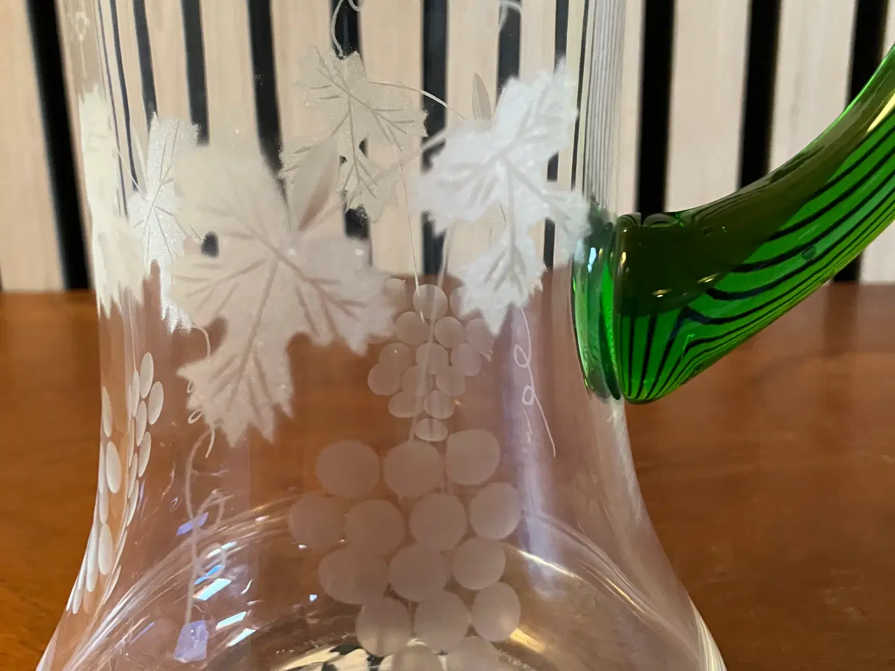 Billede 4 - Smuk vintage fransk glaskande med grøn hank og sle