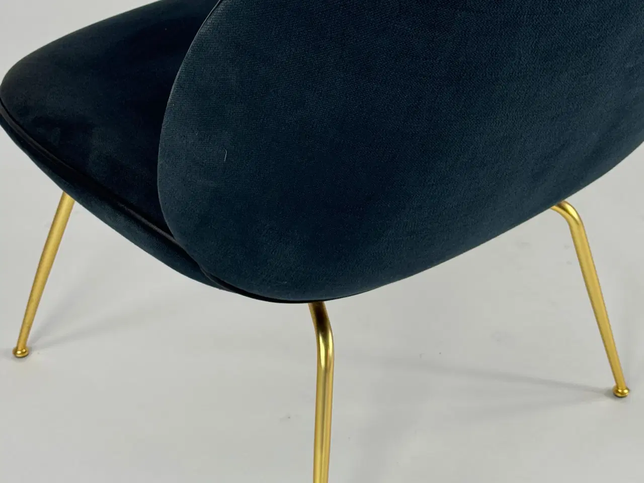 Billede 7 - GUBI Beetle Loungestol – Sort/Messing