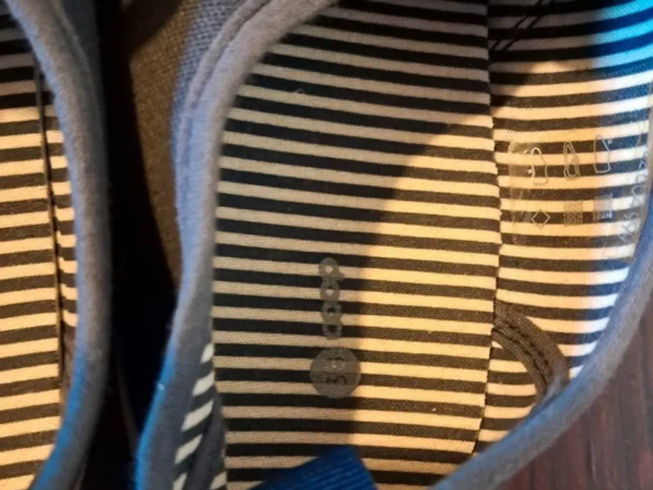 Billede 9 - Mørkeblå canvas-sneakers fra Coop – str. 38