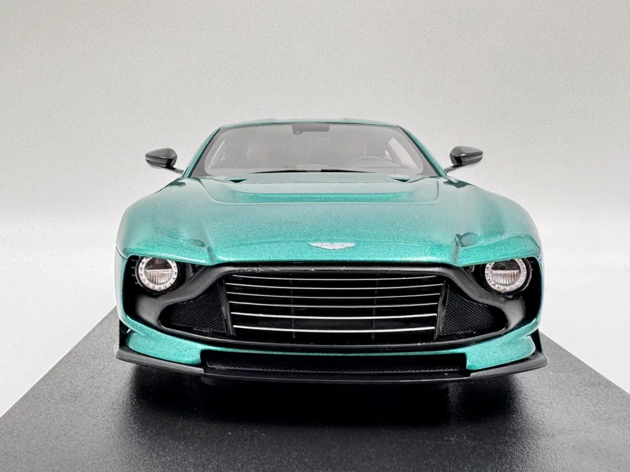 Billede 9 - 2023 Aston Martin Valour Limited Edition - 1:18