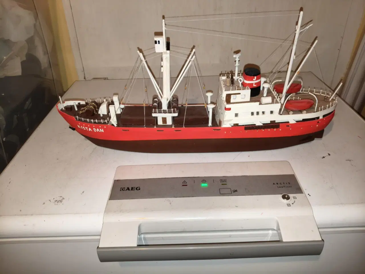 Billede 1 - super fed  hjemmelavet model af kista dan 