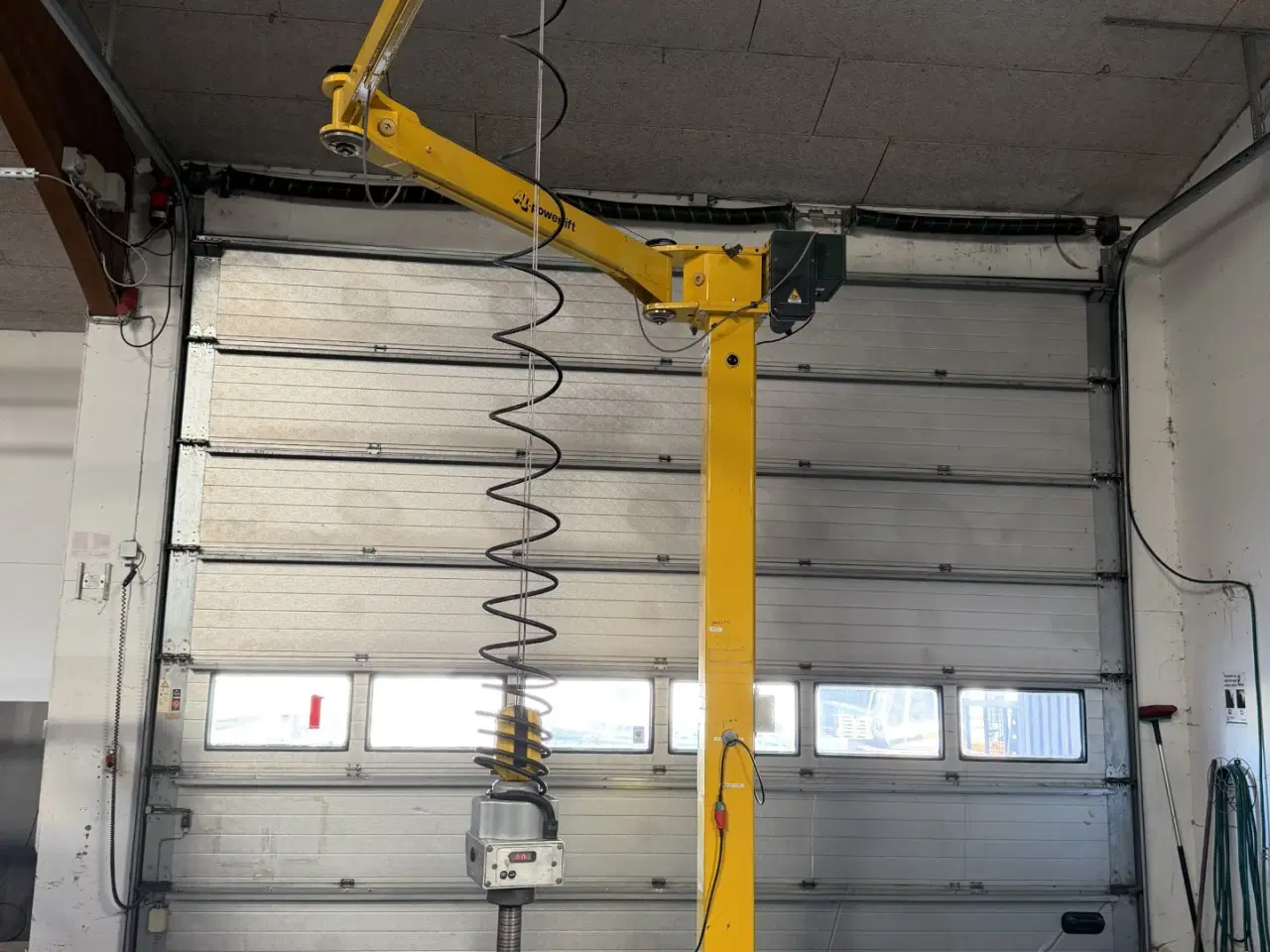 Billede 1 - Mobil søjlesvingkran. 160 kg. Nem håndbetjening.