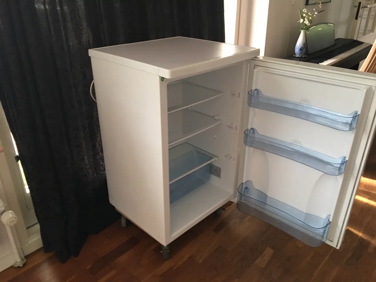 Billede 3 - Køleskab GRAM 400 kr