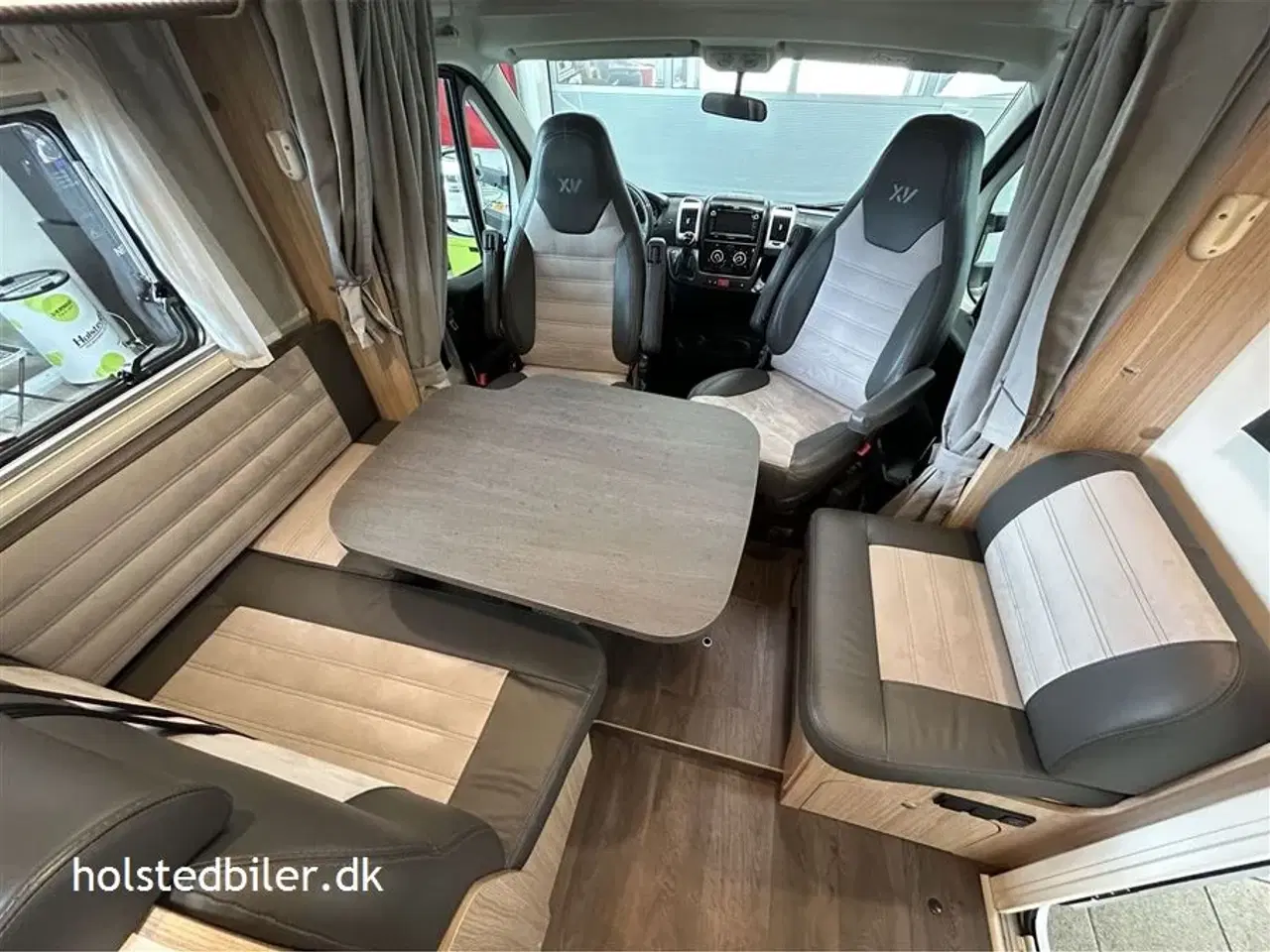 Billede 8 - 2020 - SunLight T 69 L Aut.   Quennsbed - Km 26000 - 9 trins automatgear.