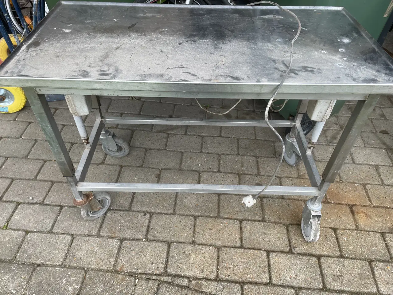 Billede 2 - Sælger dette rustfri bord med elektrisk hæve-/sænk