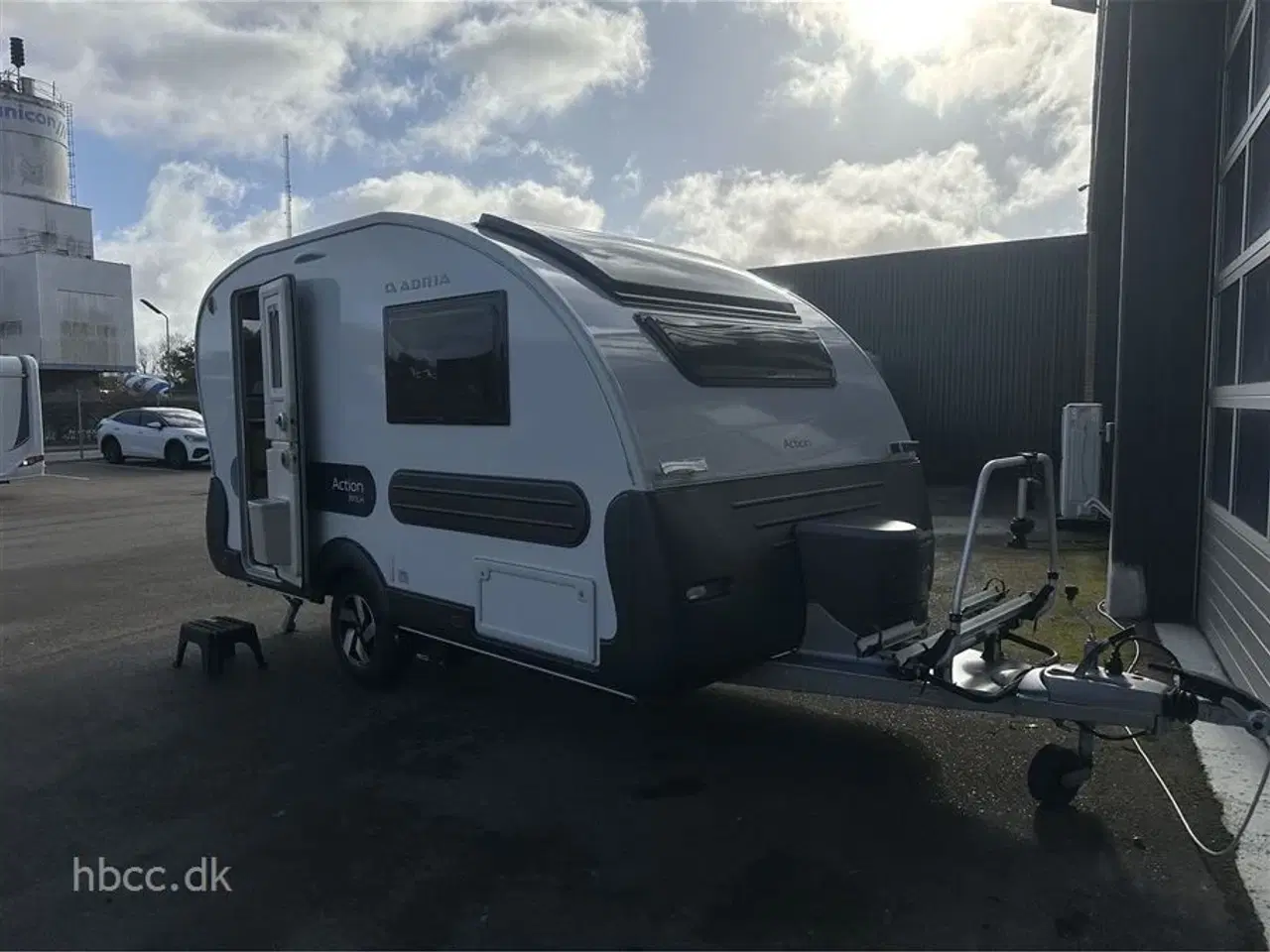Billede 1 - 2023 - Adria Action 391 LH   Adria Action 391 LH  – Kompakt designvogn med mover &amp; luft solsejl