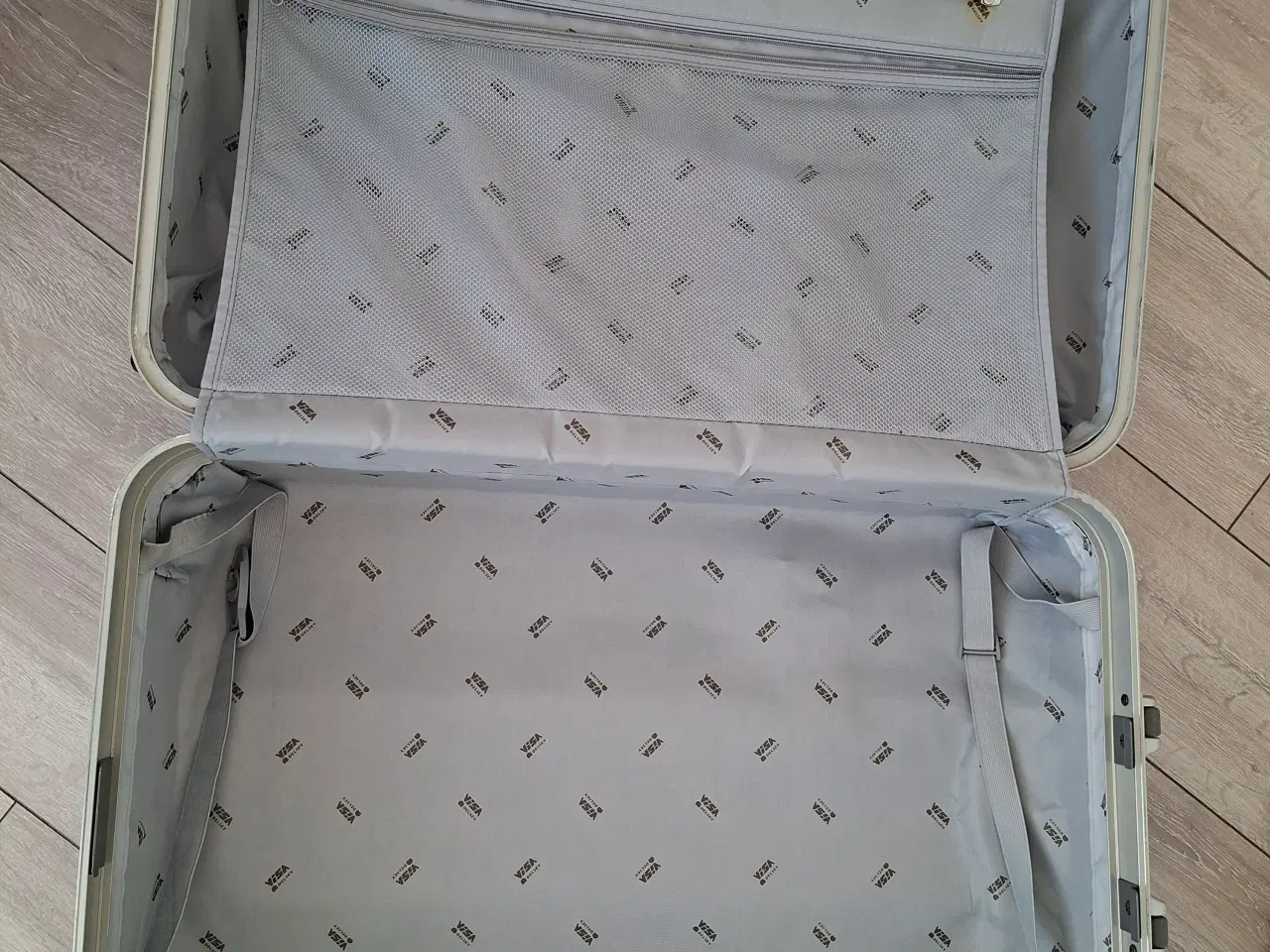 Billede 6 - Kuffert med 4 hjul