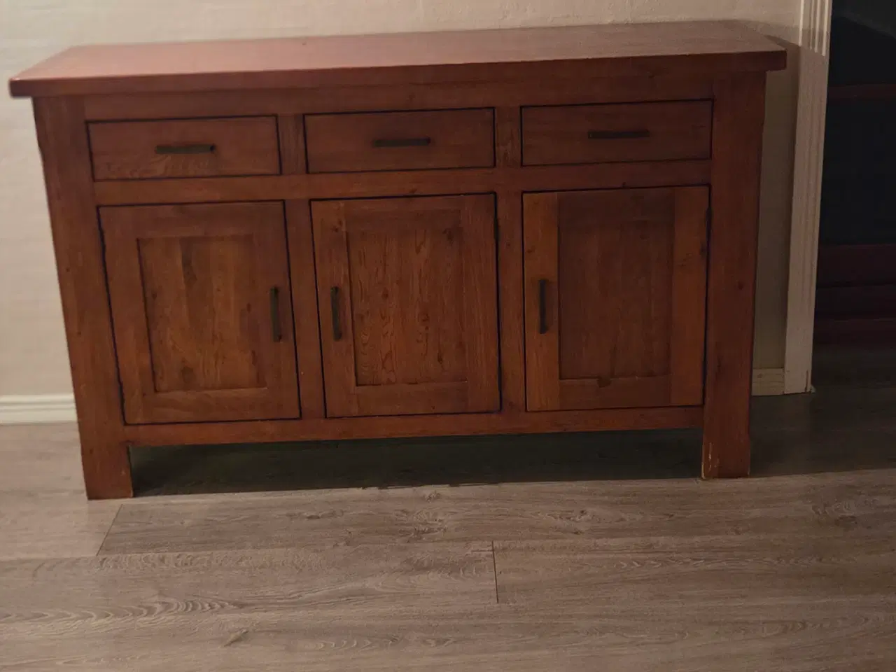 Billede 1 - Massiv kommode i træ