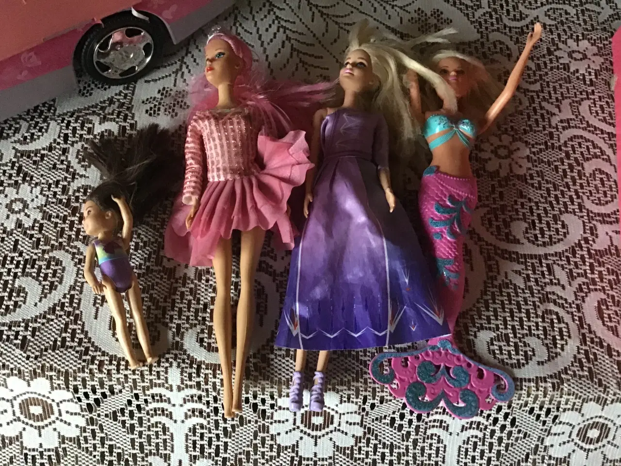 Billede 10 - Dukke autocamper, skabe samt dukker