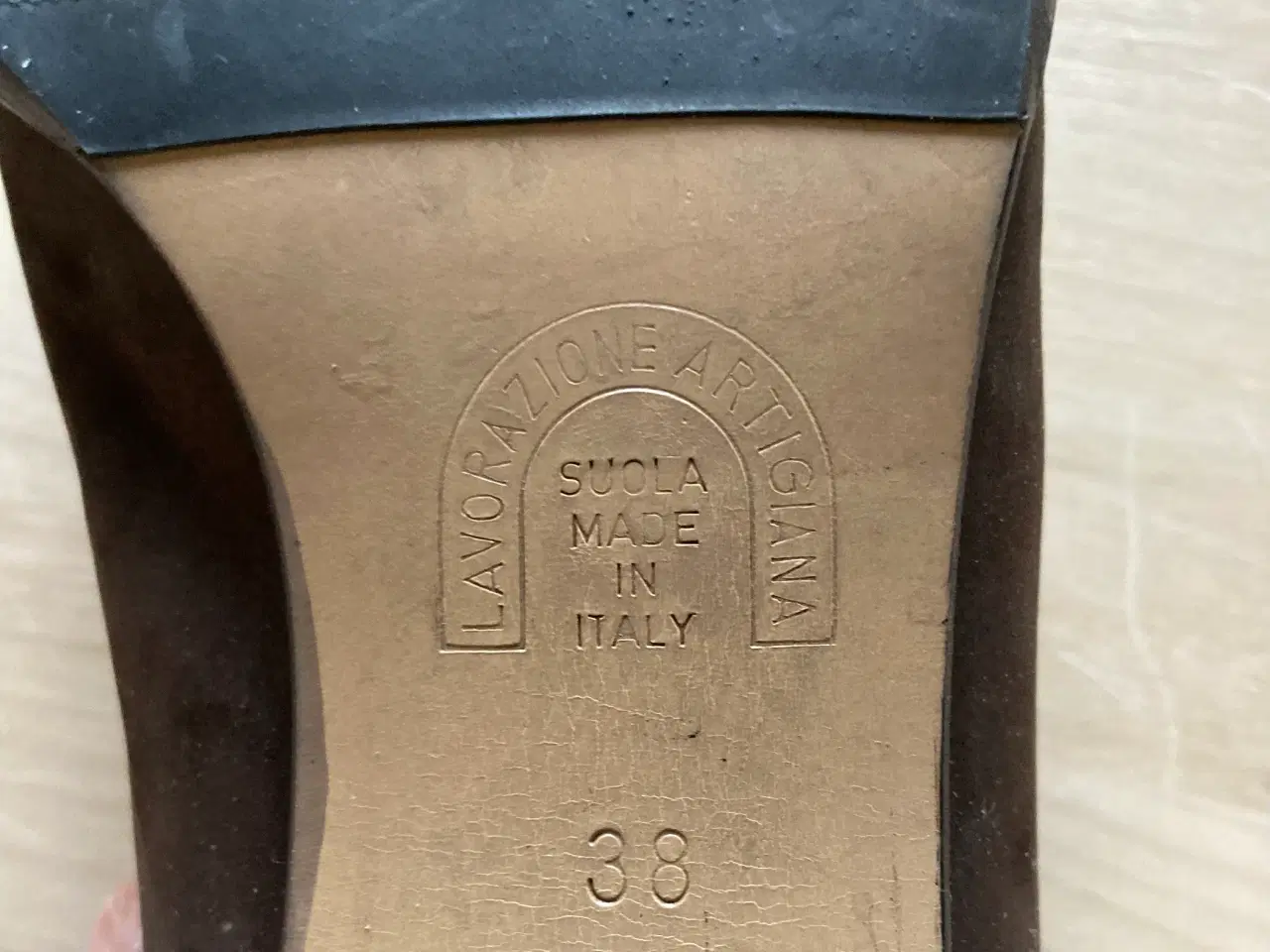 Billede 5 - Italienske pumps i brun nubuck, størrelse 38