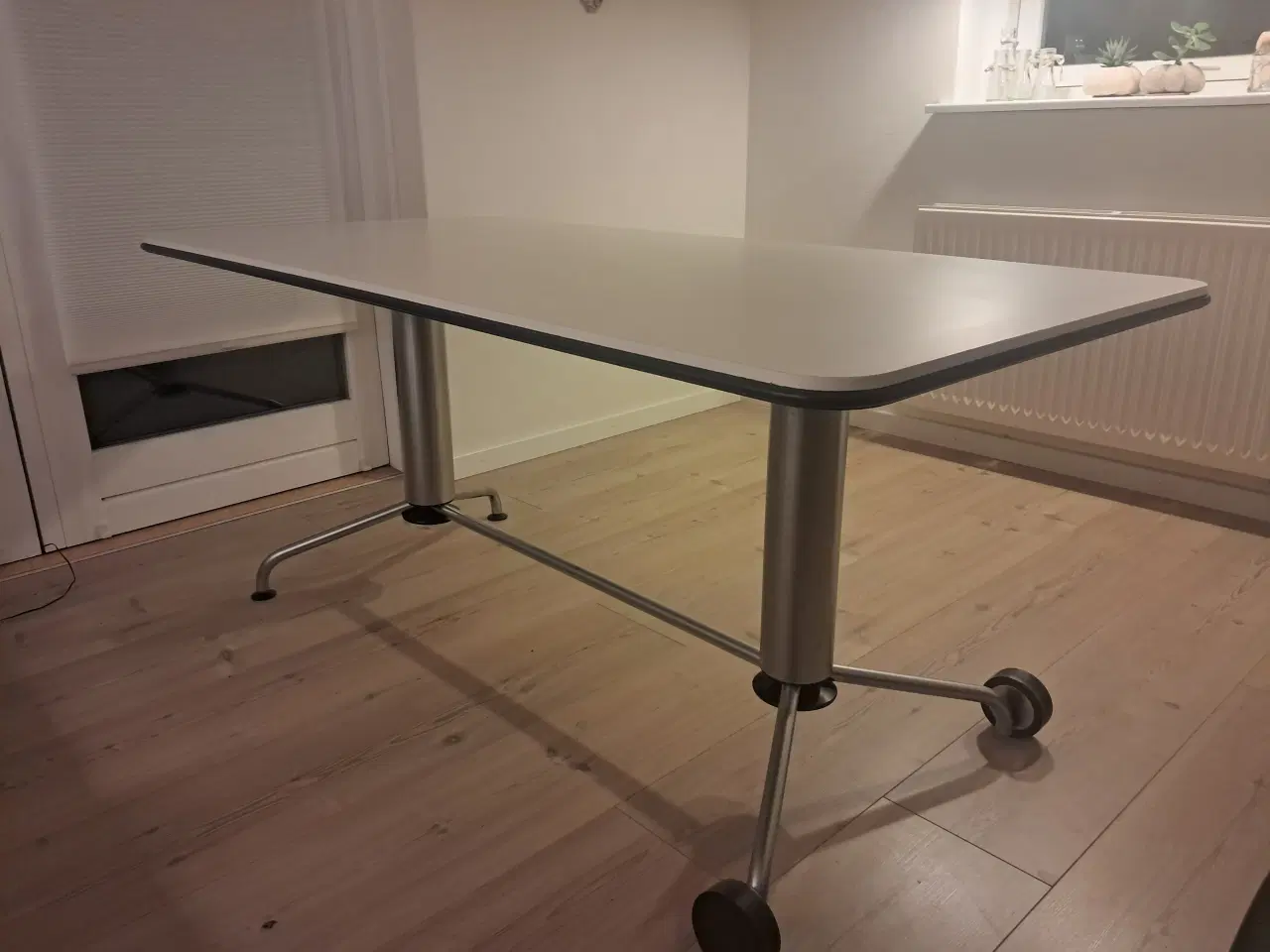 Billede 1 - Fritz Hansen Bord