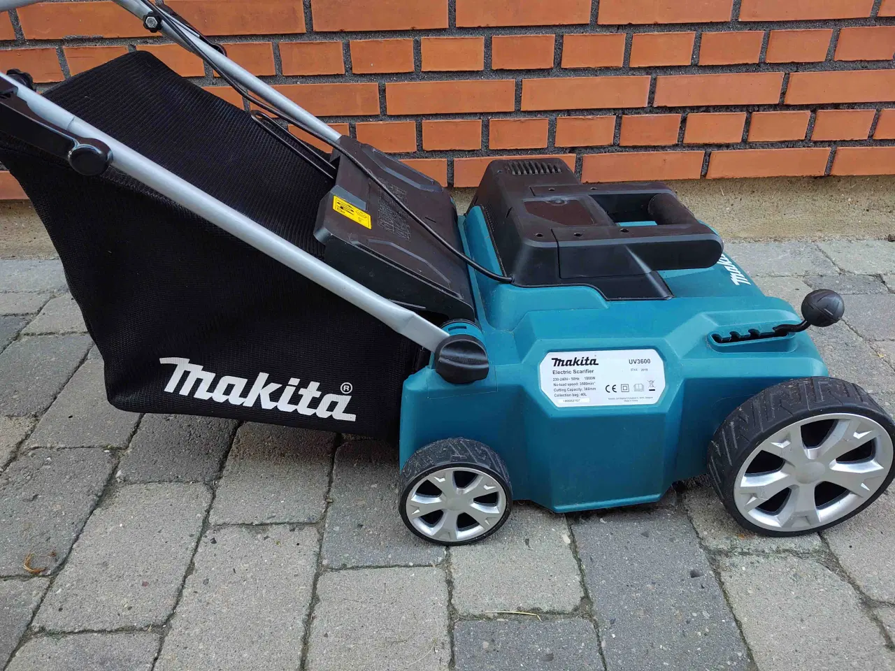 Billede 1 - BUD SØGES Makita vertikalskærer UV3600 som NY