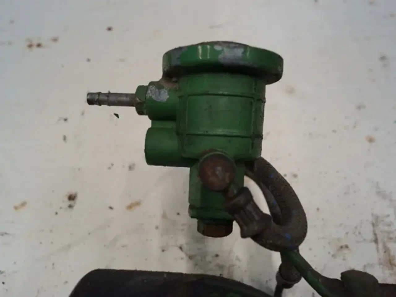 Billede 2 - John Deere 3140 Indsugningsmanifold R65851