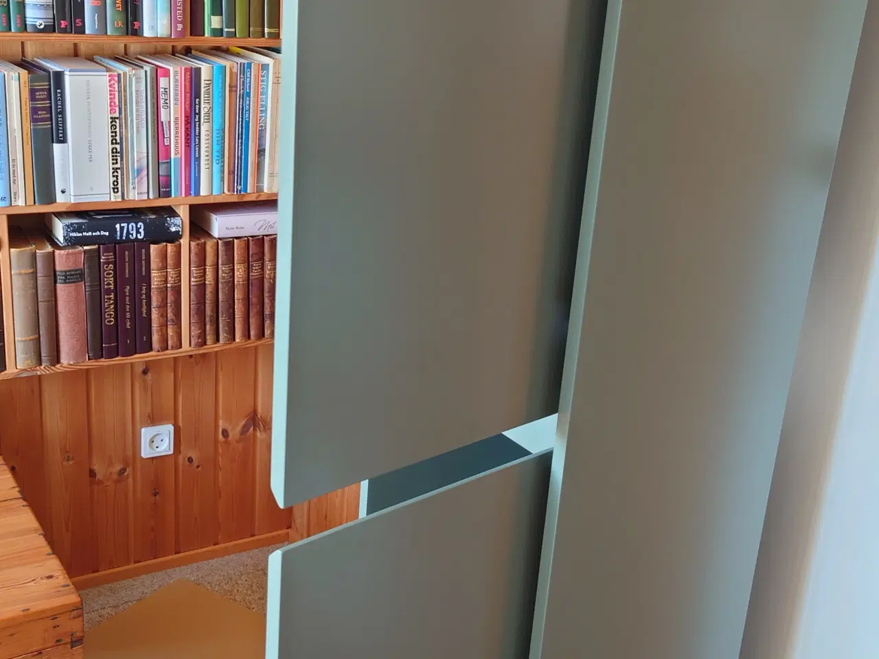 Billede 4 - Molde højskab til bad med glashylder